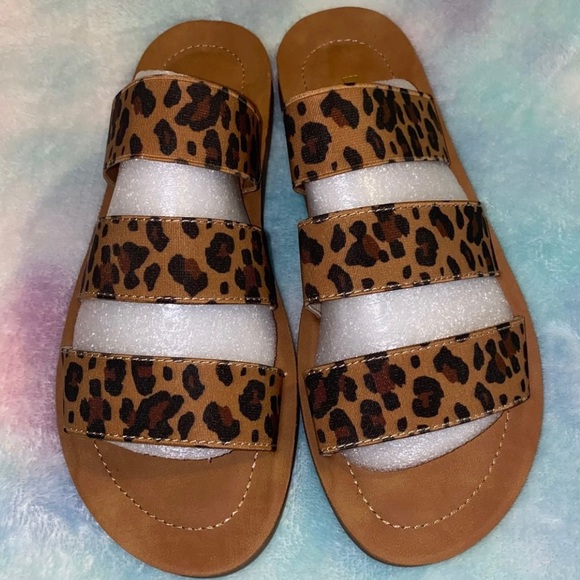 Shoes - Leopard Cushionaire memory foam size 8 NEW